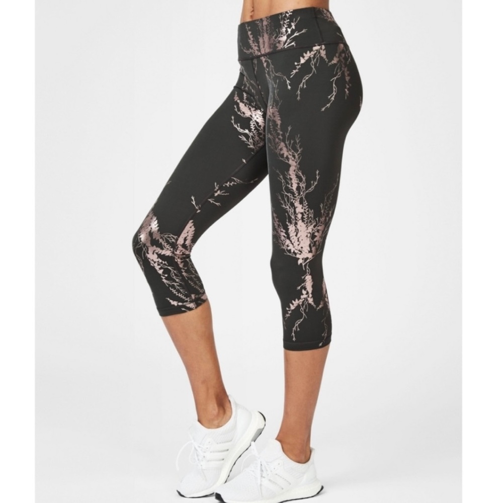 Sweaty Betty Shiny Metallic Foil Floral Crop Capri Leggings in Rose Gold